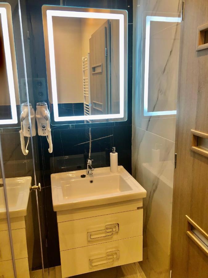Silver Dawn Apartment *